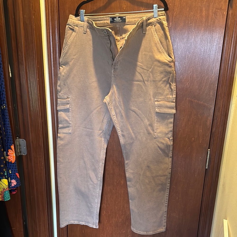Hollister women’s Brown Cargo Pants